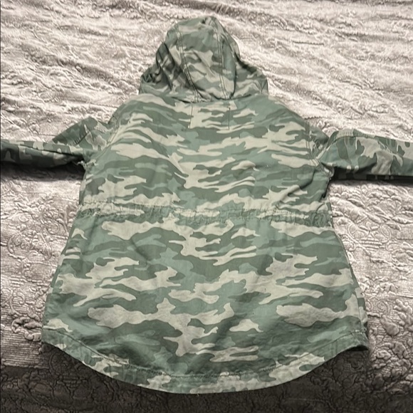 Universal Thread - Picture 5 of 6